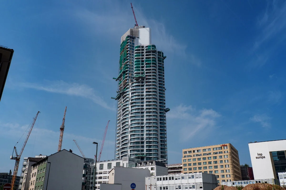 Grand Tower — Exterior 10